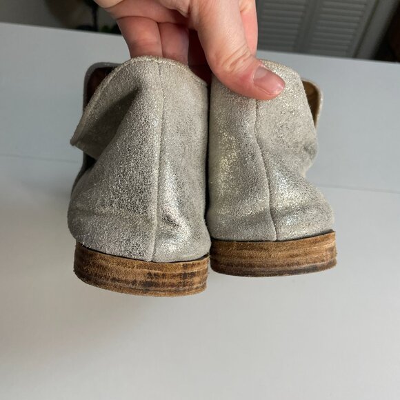 Magnolia Pearl Silver Metallic Leather Pull On Ankle Bootie 40 US 9.5 - Picture 4 of 13